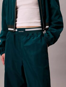 Pantaloni de trening cu logo pe talie