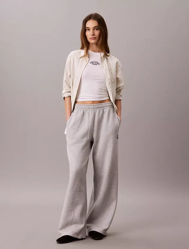 Pantaloni de trening din fleece cu croi larg Monologo Pantaloni de trening din fleece cu croi larg Monologo