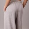 Pantaloni de trening din fleece cu croi larg Monologo Pantaloni de trening din fleece cu croi larg Monologo