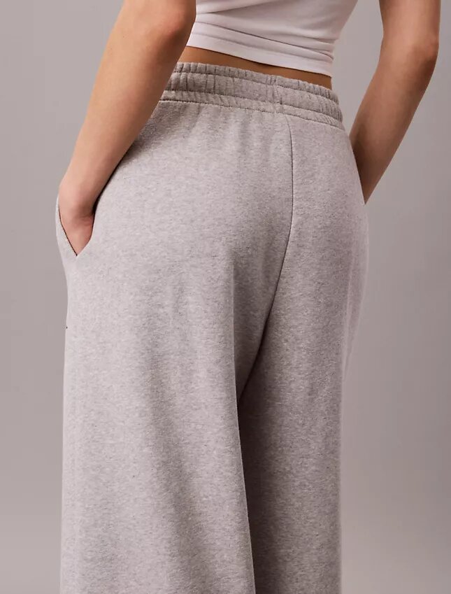 Pantaloni de trening din fleece cu croi larg Monologo Pantaloni de trening din fleece cu croi larg Monologo