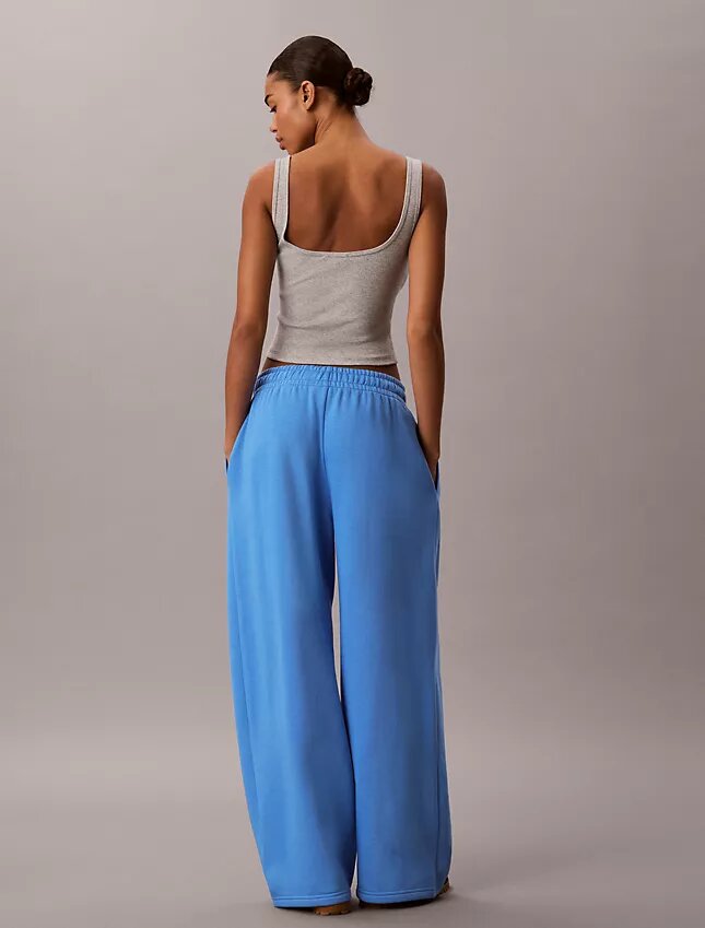 Pantaloni de trening din fleece cu croi larg Monologo Pantaloni de trening din fleece cu croi larg Monologo