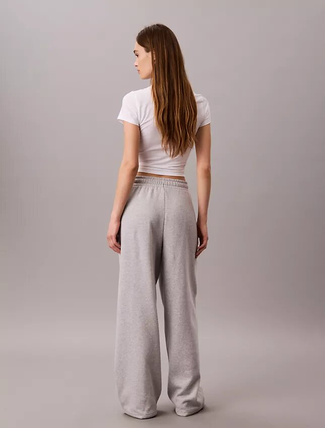 Pantaloni de trening din fleece cu croi larg Monologo Pantaloni de trening din fleece cu croi larg Monologo