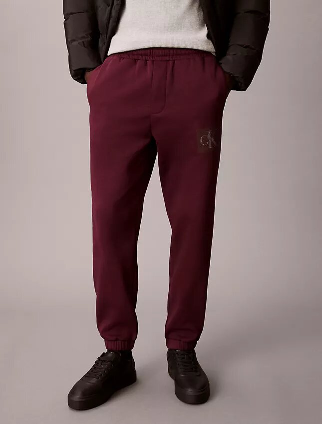 Pantaloni de trening din fleece cu imprimeu Monogram stratificat Pantaloni de trening din fleece cu imprimeu Monogram stratificat