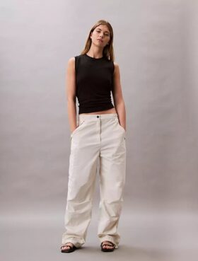 Pantaloni din nailon șifonat