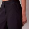 Pantaloni din nailon șifonat