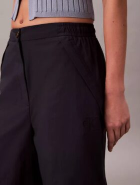 Pantaloni din nailon șifonat