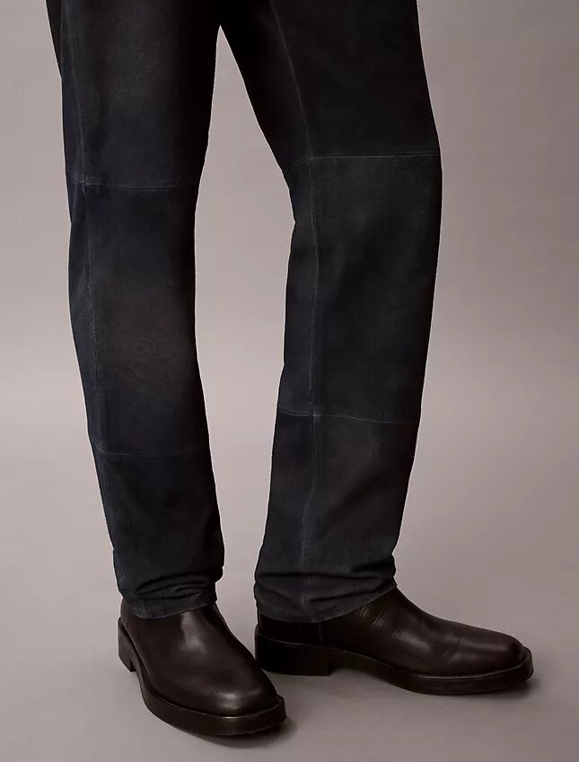 Pantaloni drepți din piele de căprioară în stilul anilor ’90 Pantaloni drepți din piele de căprioară în stilul anilor ’90