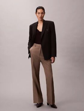 Pantaloni evazați
