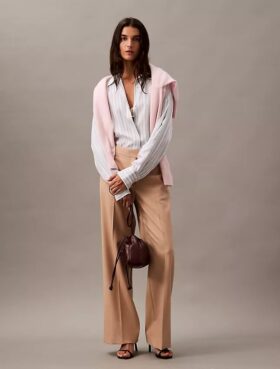 Pantaloni evazați din amestec de gabardină de lână