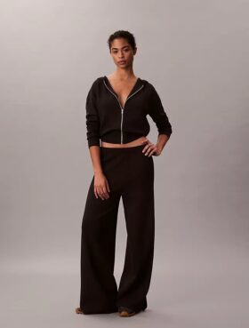 Pantaloni largi din tricot relaxat
