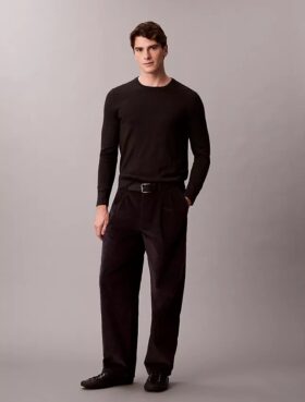 Pantaloni largi din velur con pliuri