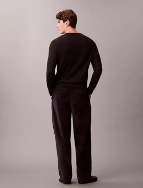 Pantaloni largi din velur con pliuri