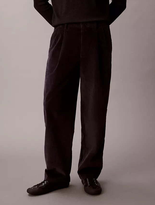 Pantaloni largi din velur con pliuri Pantaloni largi din velur con pliuri
