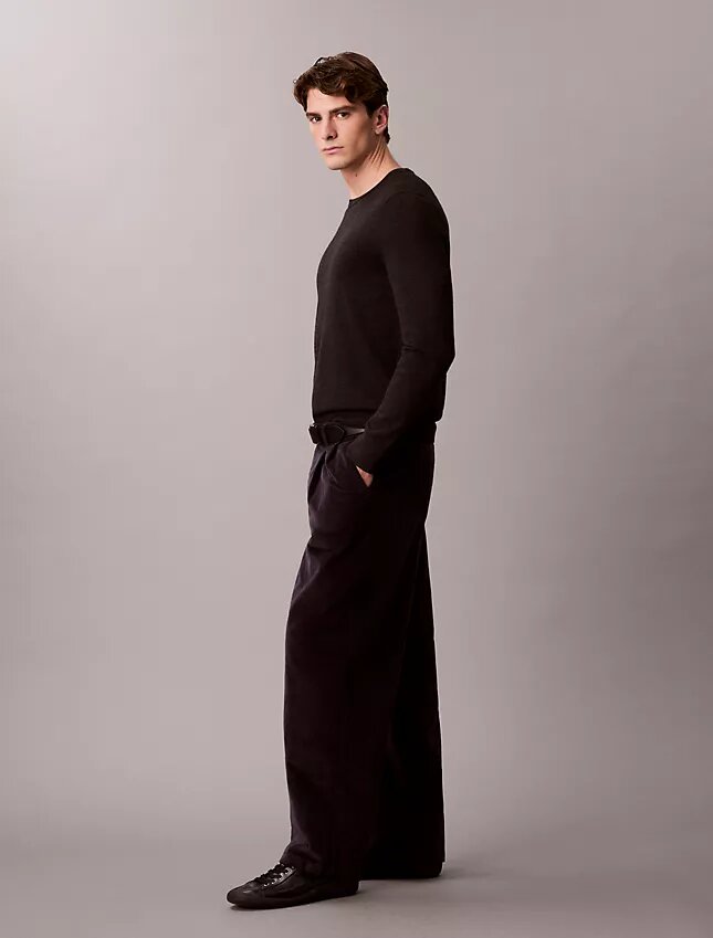 Pantaloni largi din velur con pliuri Pantaloni largi din velur con pliuri