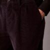 Pantaloni largi din velur con pliuri Pantaloni largi din velur con pliuri