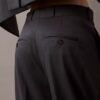 Pantaloni plisați din amestec de gabardină de lână