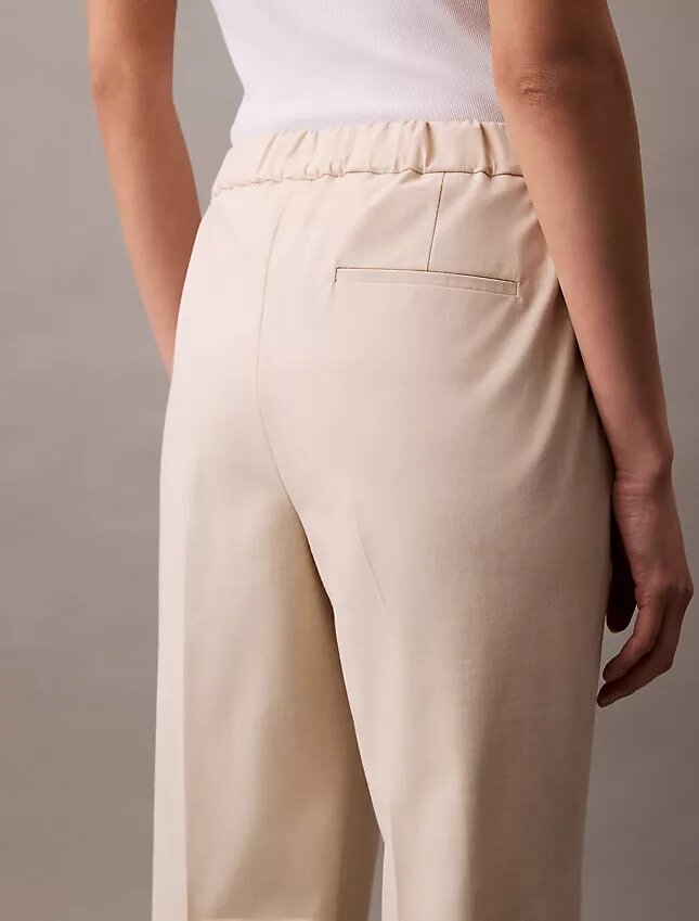Pantaloni rafinați, elastici și conici Pantaloni rafinați, elastici și conici