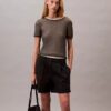 Pantaloni scurți bermuda din Cotton Stretch cu pliuri Pantaloni scurți bermuda din Cotton Stretch cu pliuri