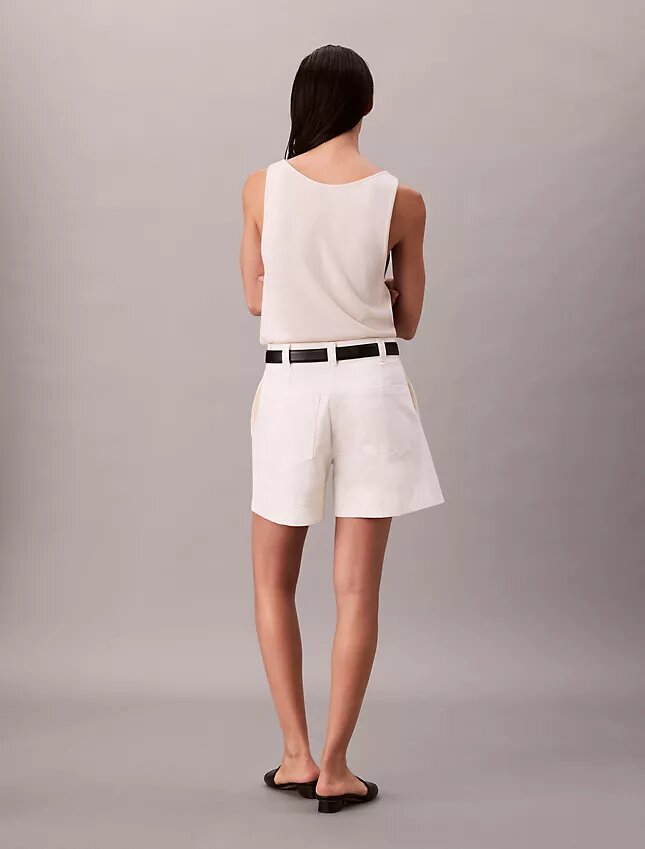 Pantaloni scurți bermuda din Cotton Stretch cu pliuri Pantaloni scurți bermuda din Cotton Stretch cu pliuri