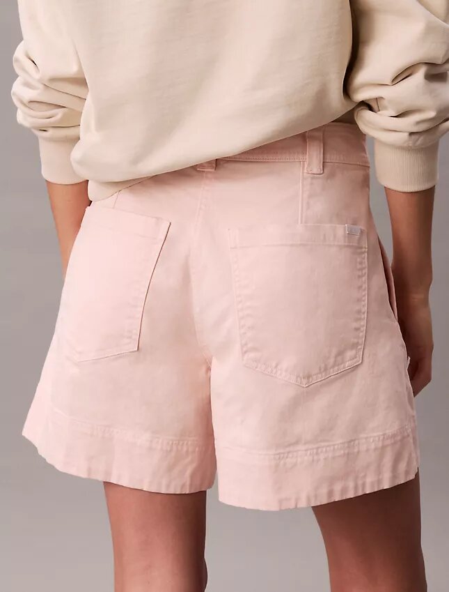 Pantaloni scurți bermuda din Cotton Stretch cu pliuri Pantaloni scurți bermuda din Cotton Stretch cu pliuri