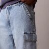 Pantaloni scurți cargo din denim în stilul anilor ’90 Pantaloni scurți cargo din denim în stilul anilor ’90