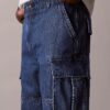 Pantaloni scurți cargo din denim în stilul anilor ’90 Pantaloni scurți cargo din denim în stilul anilor ’90