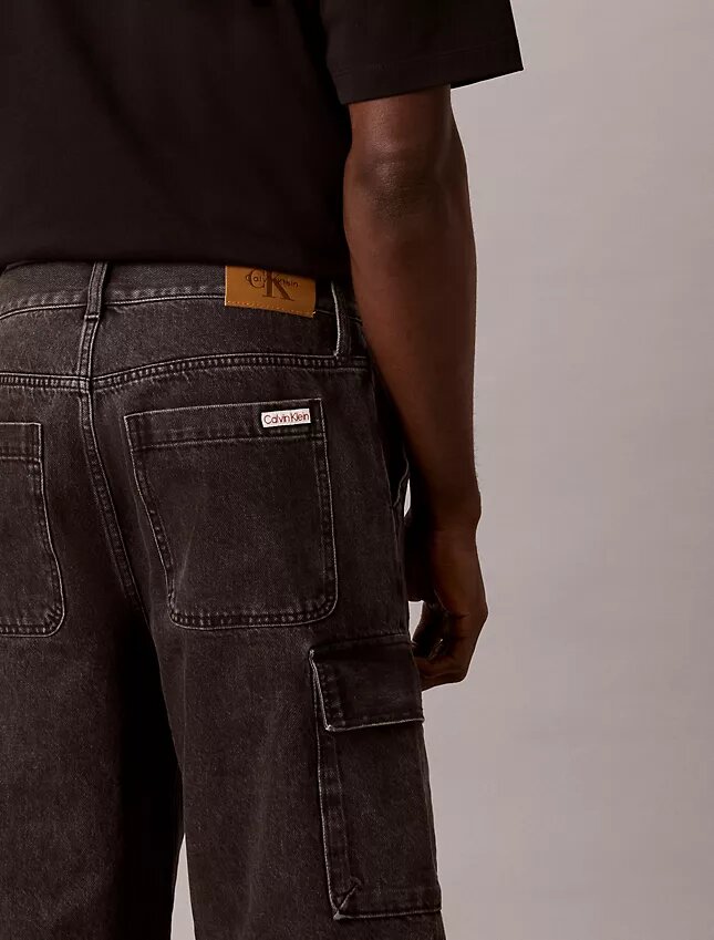 Pantaloni scurți cargo din denim în stilul anilor ’90 Pantaloni scurți cargo din denim în stilul anilor ’90