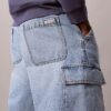 Pantaloni scurți cargo din denim în stilul anilor ’90 Pantaloni scurți cargo din denim în stilul anilor ’90