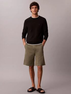Pantaloni scurți chino largi în stilul anilor ’90