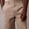 Pantaloni scurți chino largi în stilul anilor ’90 Pantaloni scurți chino largi în stilul anilor ’90