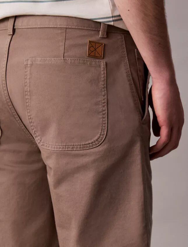 Pantaloni scurți chino largi în stilul anilor ’90 Pantaloni scurți chino largi în stilul anilor ’90