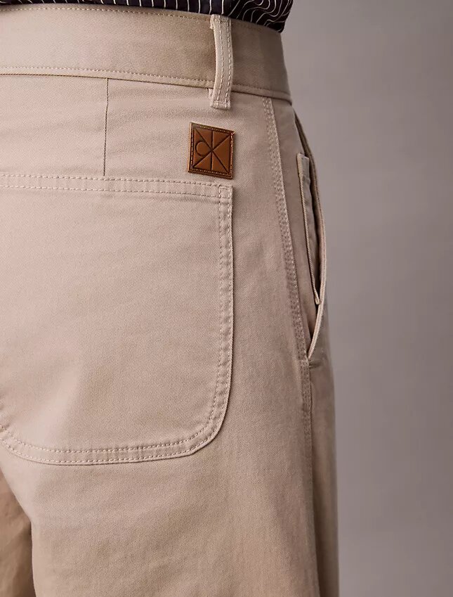 Pantaloni scurți chino largi în stilul anilor ’90 Pantaloni scurți chino largi în stilul anilor ’90