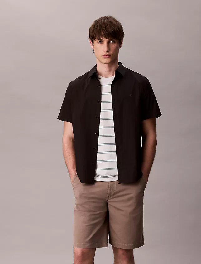 Pantaloni scurți chino largi în stilul anilor ’90 Pantaloni scurți chino largi în stilul anilor ’90