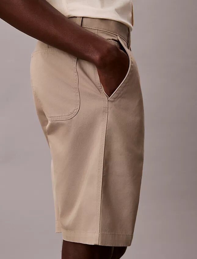 Pantaloni scurți chino largi în stilul anilor ’90 Pantaloni scurți chino largi în stilul anilor ’90