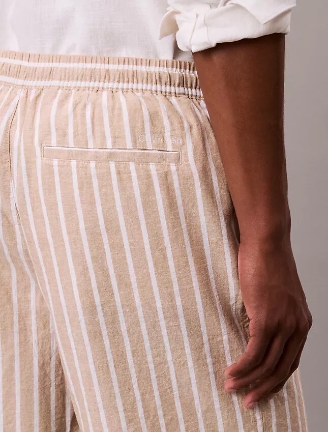 Pantaloni scurți din amestec de in cu dungi Pantaloni scurți din amestec de in cu dungi