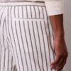 Pantaloni scurți din amestec de in cu dungi Pantaloni scurți din amestec de in cu dungi