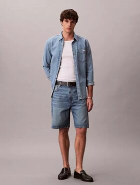 Pantaloni scurți din denim în stilul anilor ’90