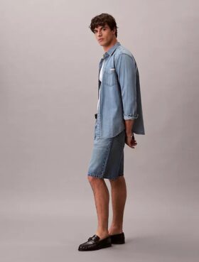 Pantaloni scurți din denim în stilul anilor ’90