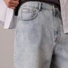 Pantaloni scurți din denim în stilul anilor ’90