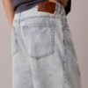 Pantaloni scurți din denim în stilul anilor ’90