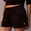 Pantaloni scurți din fleece cu logo de arhivă Pantaloni scurți din fleece cu logo de arhivă