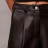 Pantaloni scurți din imitație de piele Pantaloni scurți din imitație de piele