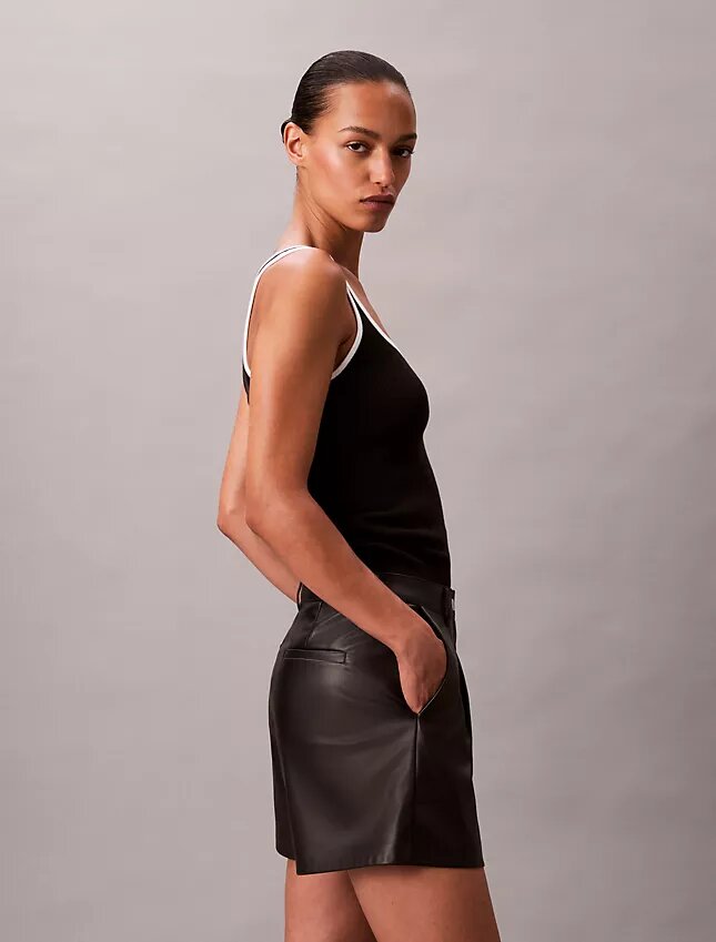 Pantaloni scurți din imitație de piele Pantaloni scurți din imitație de piele
