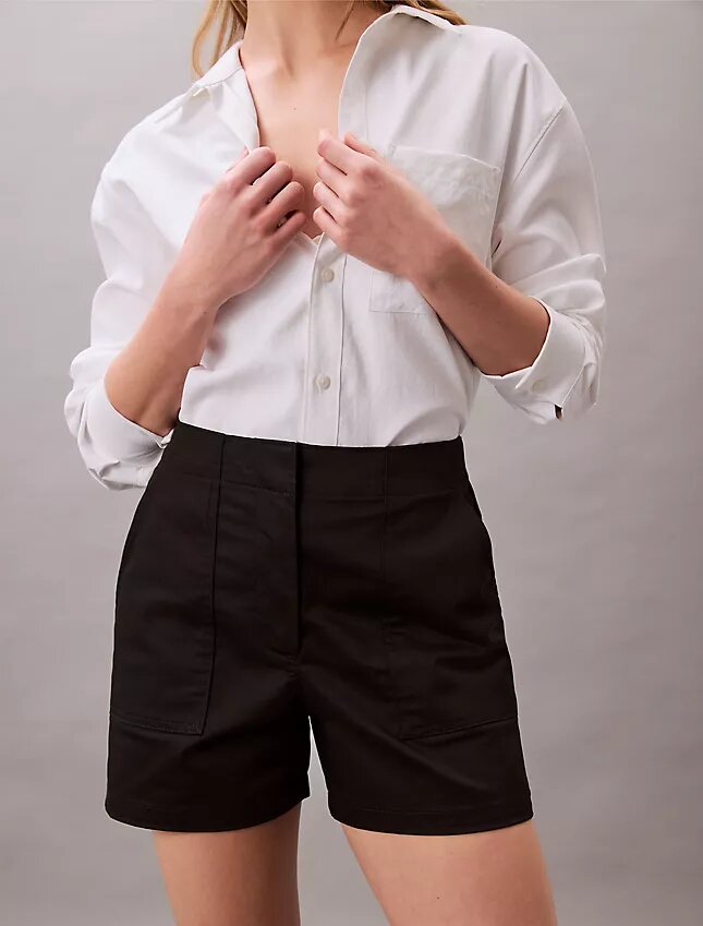 Pantaloni scurți din satin de bumbac Pantaloni scurți din satin de bumbac