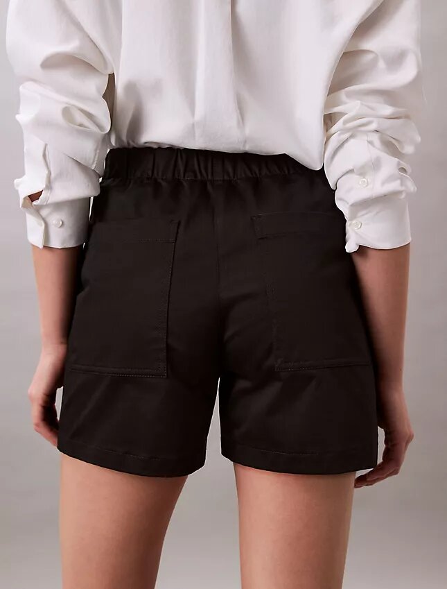 Pantaloni scurți din satin de bumbac Pantaloni scurți din satin de bumbac