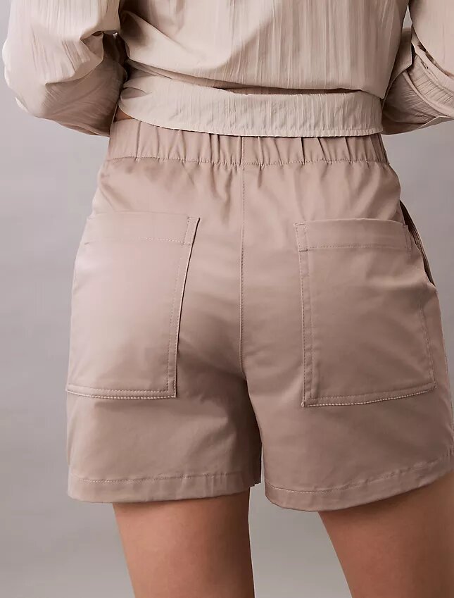Pantaloni scurți din satin de bumbac Pantaloni scurți din satin de bumbac