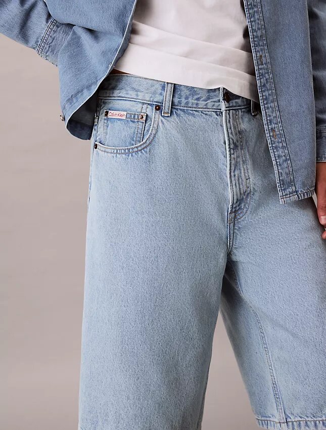 Pantaloni scurți largi în stilul anilor ’90 Pantaloni scurți largi în stilul anilor ’90