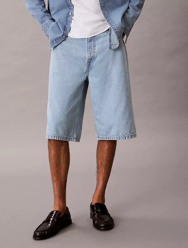 Pantaloni scurți largi în stilul anilor ’90 Pantaloni scurți largi în stilul anilor ’90