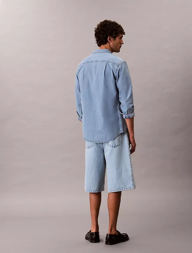 Pantaloni scurți largi în stilul anilor ’90 Pantaloni scurți largi în stilul anilor ’90