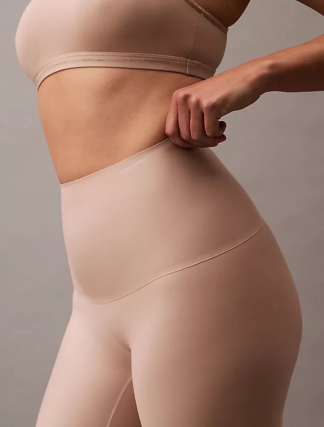 Pantaloni scurți netezitori, ca o a doua piele Pantaloni scurți netezitori, ca o a doua piele